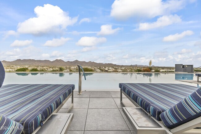 Building Photo - 7180 E Kierland Blvd