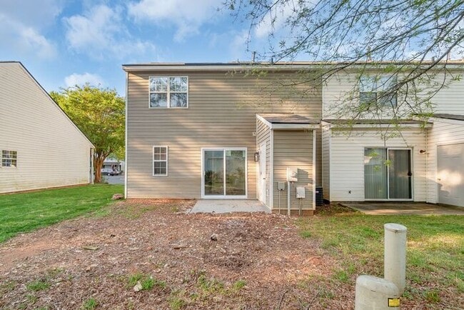 Building Photo - Hidden Gem in East Charlotte - 3 Bedrooms, Prime Location
