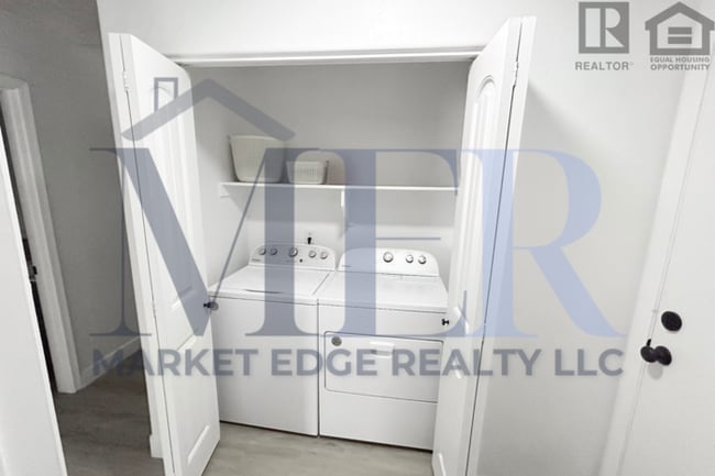 Building Photo - 3Bed/2Bath Furnished Home at 19th Ave & So...