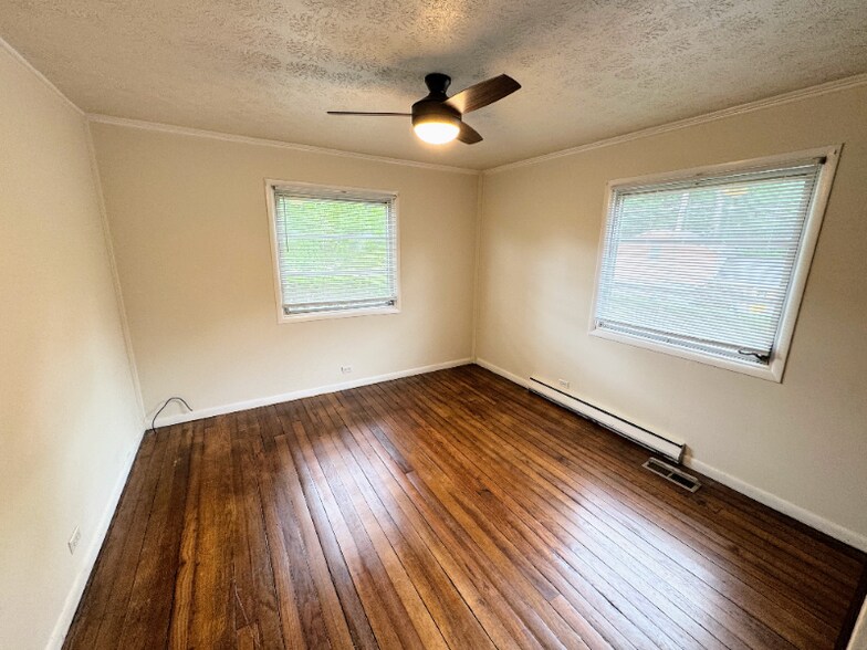 Building Photo - 465 East Dr