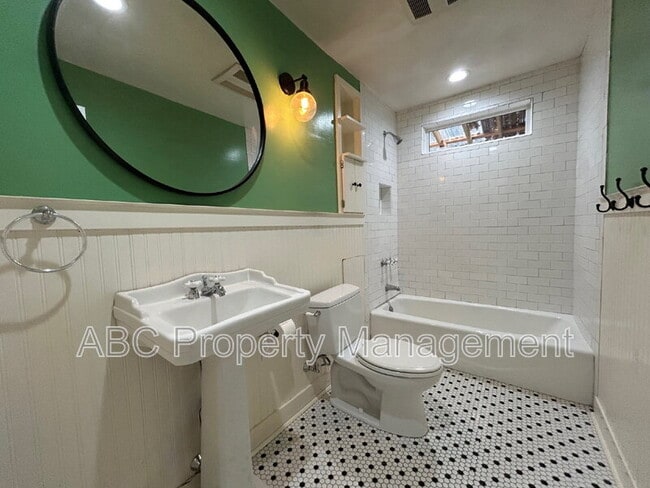 Building Photo - 604 E Huntsville Rd