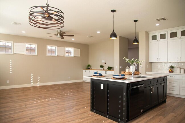 Building Photo - 1874 S 160th Ln