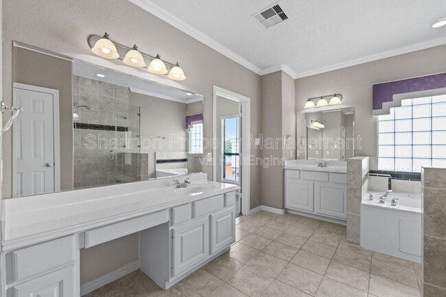 Building Photo - 2919 Royal Oaks Grove