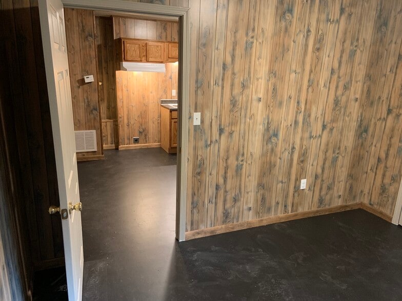 Building Photo - 614 N 13th Ave