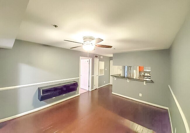 Building Photo - Beautifully Updated 1 Bed 1 Bath Condo With Sunroom In Sought After Point At Park