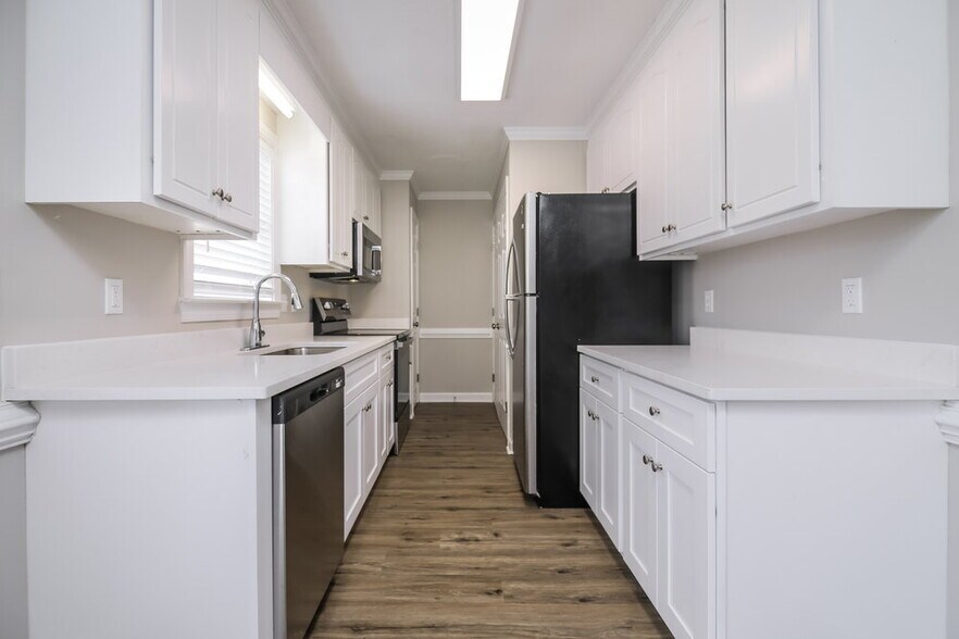 Building Photo - 204 Hunter Way