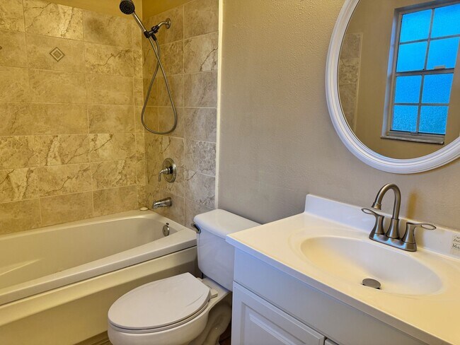 Building Photo - 3 bedroom 2 bath located just minutes from Plant St and Downtown Winter Garden