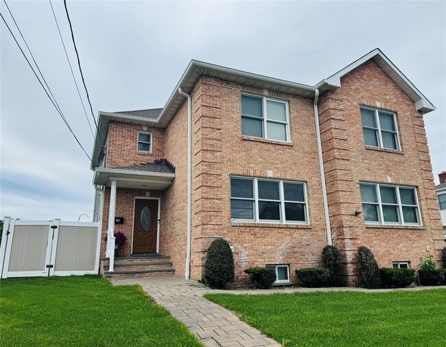 Primary Photo - 6 Guilfoy St
