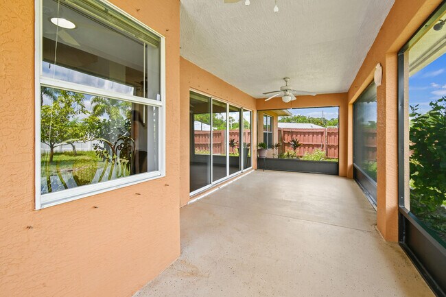Building Photo - 1671 SW Mackey Ave