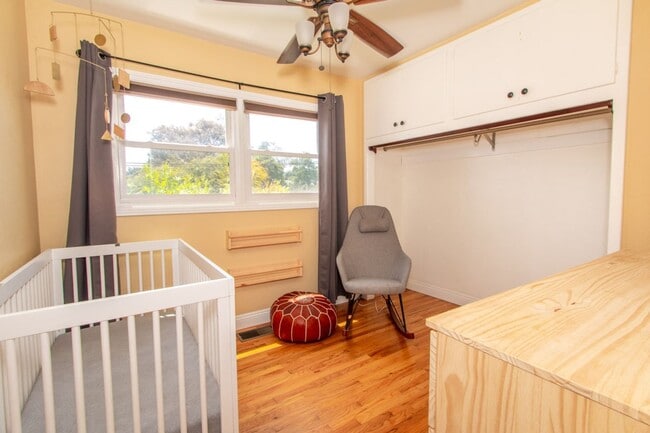 Building Photo - Well Maintained & Bright Detached 2 bed / 1 bath Home In Quiet Neighborhood of North Park - Peak ...
