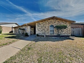 Building Photo - Wonderful 4/2 in Mesquite!!