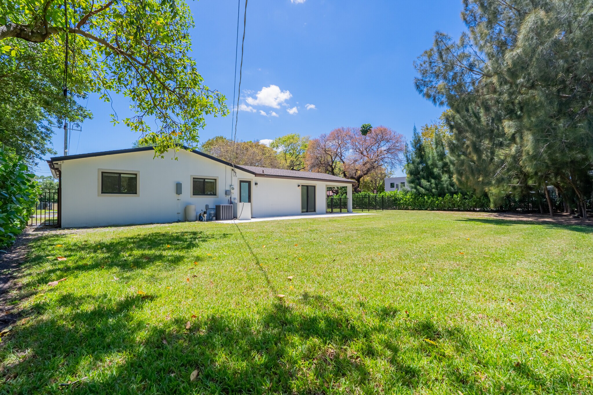 Building Photo - 255 Grant Dr