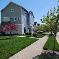 Building Photo - 325 S Poplar St