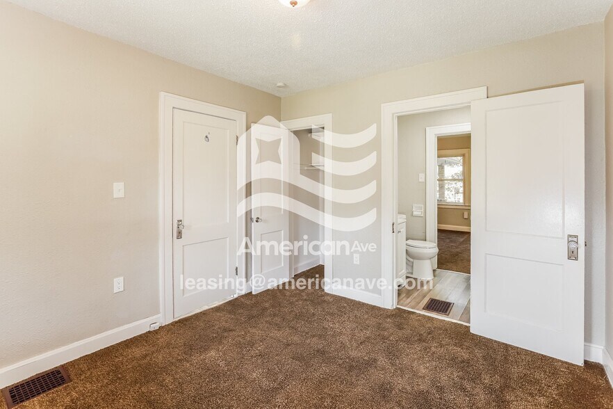 Building Photo - 4204 Monroe Ave