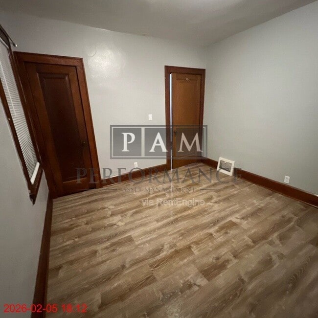 Building Photo - 1909 Thurston Ave