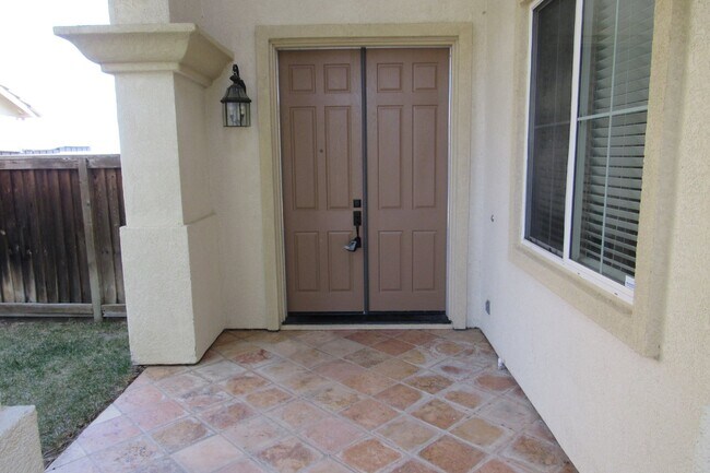 Building Photo - Beautiful Deer Ridge 4 Bed, 3 Bath Brentwood Home