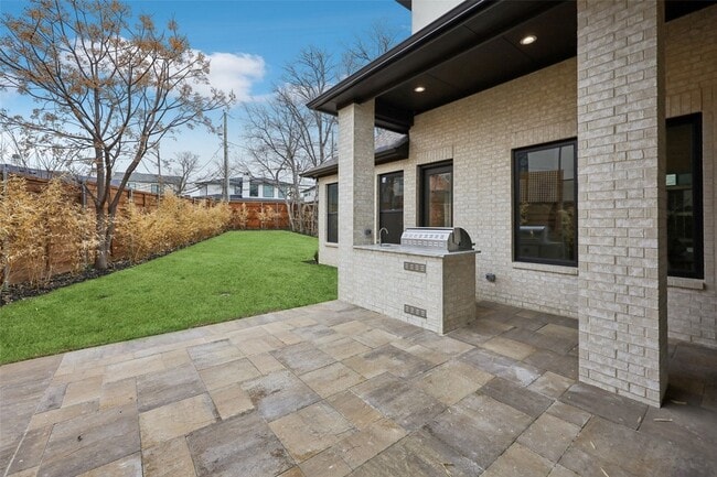 Building Photo - 3845 Van Ness Ln