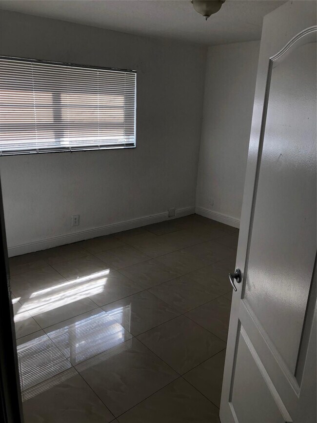 Building Photo - 110 SE 2nd St