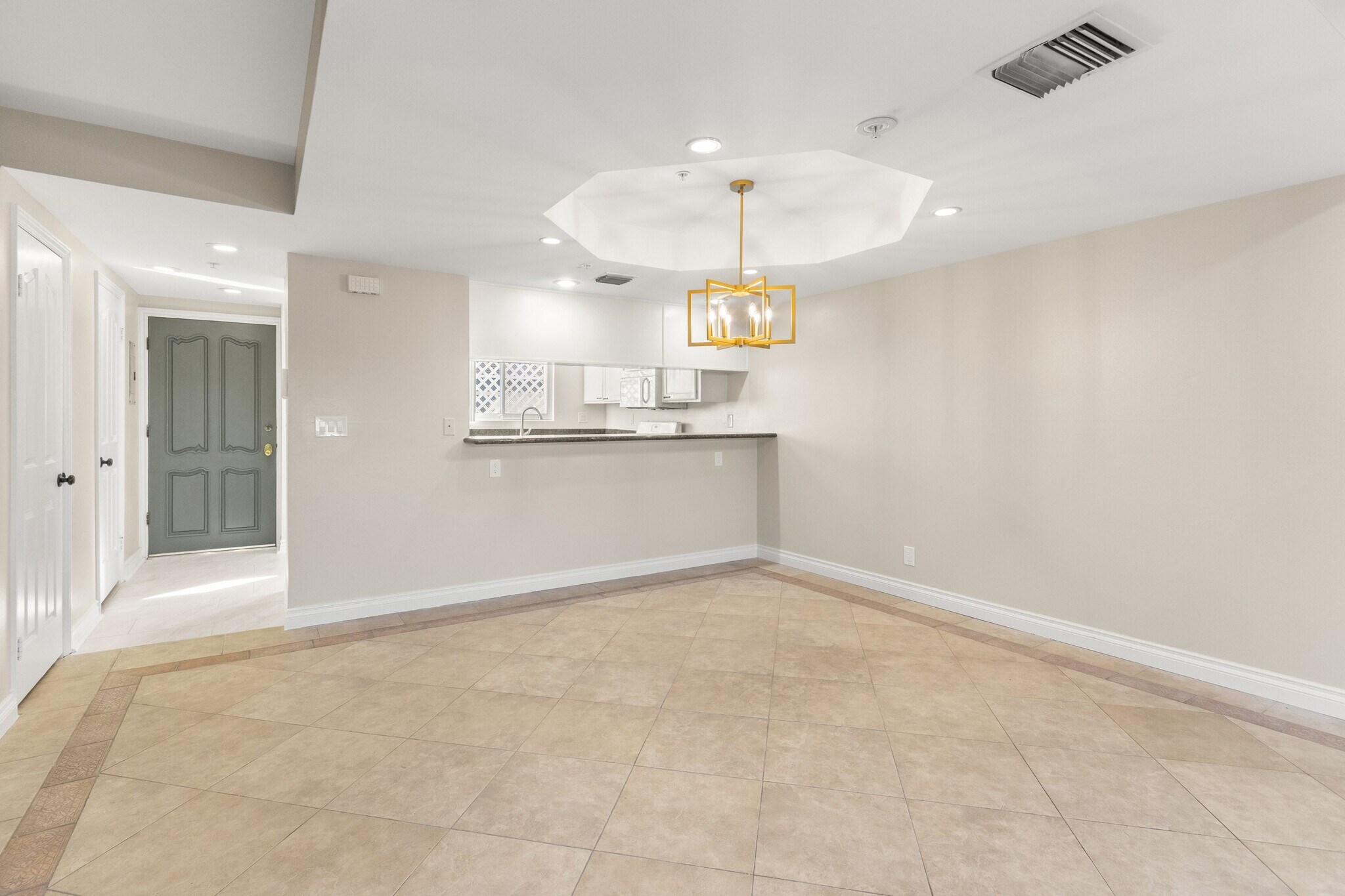 Building Photo - 321 W Dryden St