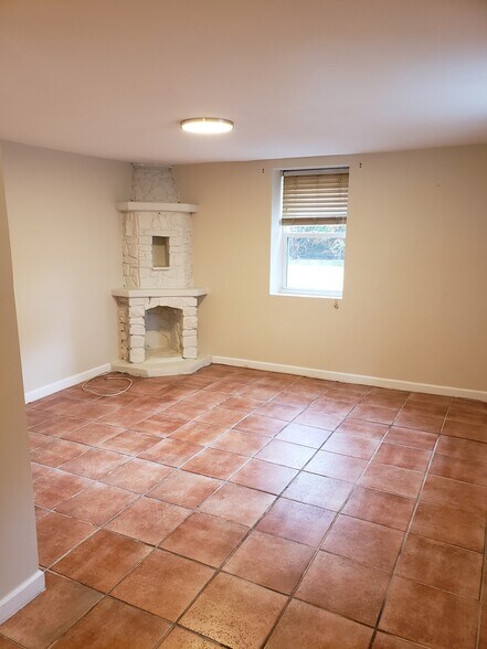 Building Photo - 219 McElroy Ave