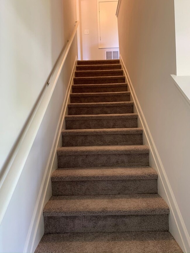 Building Photo - Amazing three bedroom home!