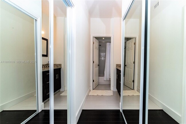 Building Photo - 6202 NW 116th Ave