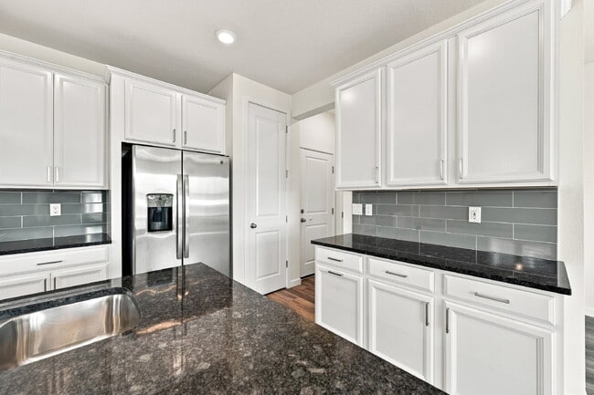 Building Photo - $2,995.95-3-Bed, 2.5-Bath Updated Townhouse in Broomfield!