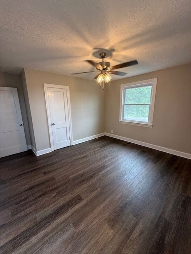 Building Photo - 4bd, 2 bath house