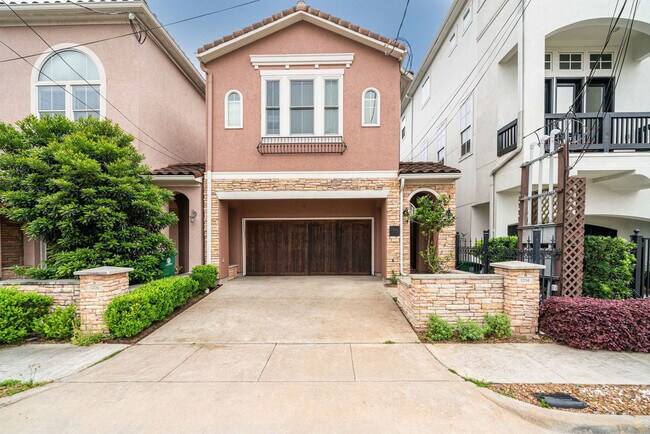 Building Photo - 1204 E 29th St