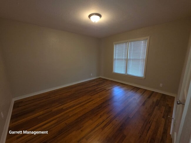 Building Photo - 3/2 Remodeled Home in Lampasas