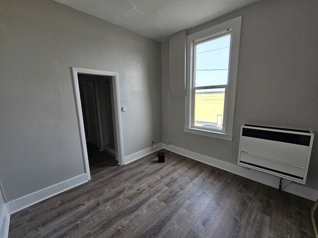 Building Photo - 221 Fir St