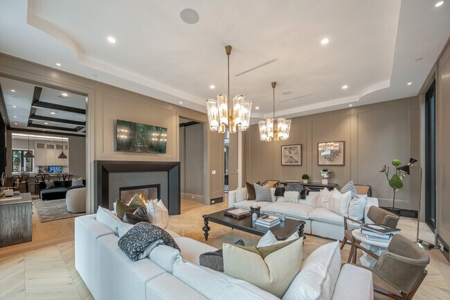 Building Photo - 517 N Camden Dr