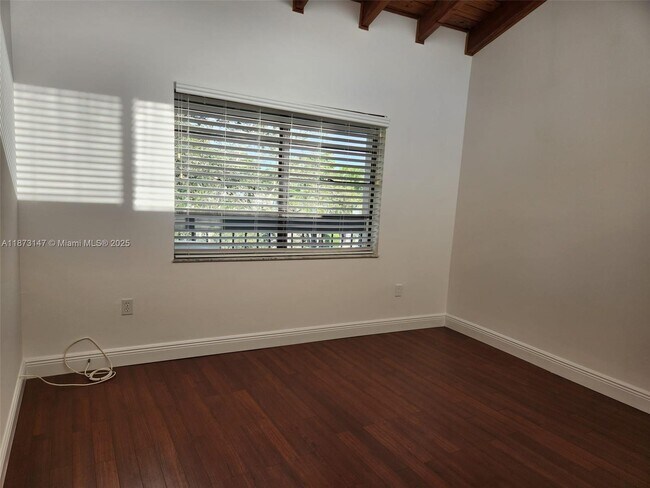 Building Photo - 5201 Orduna Dr