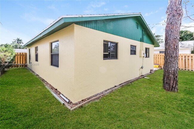 Building Photo - 3577 Lothair Ave