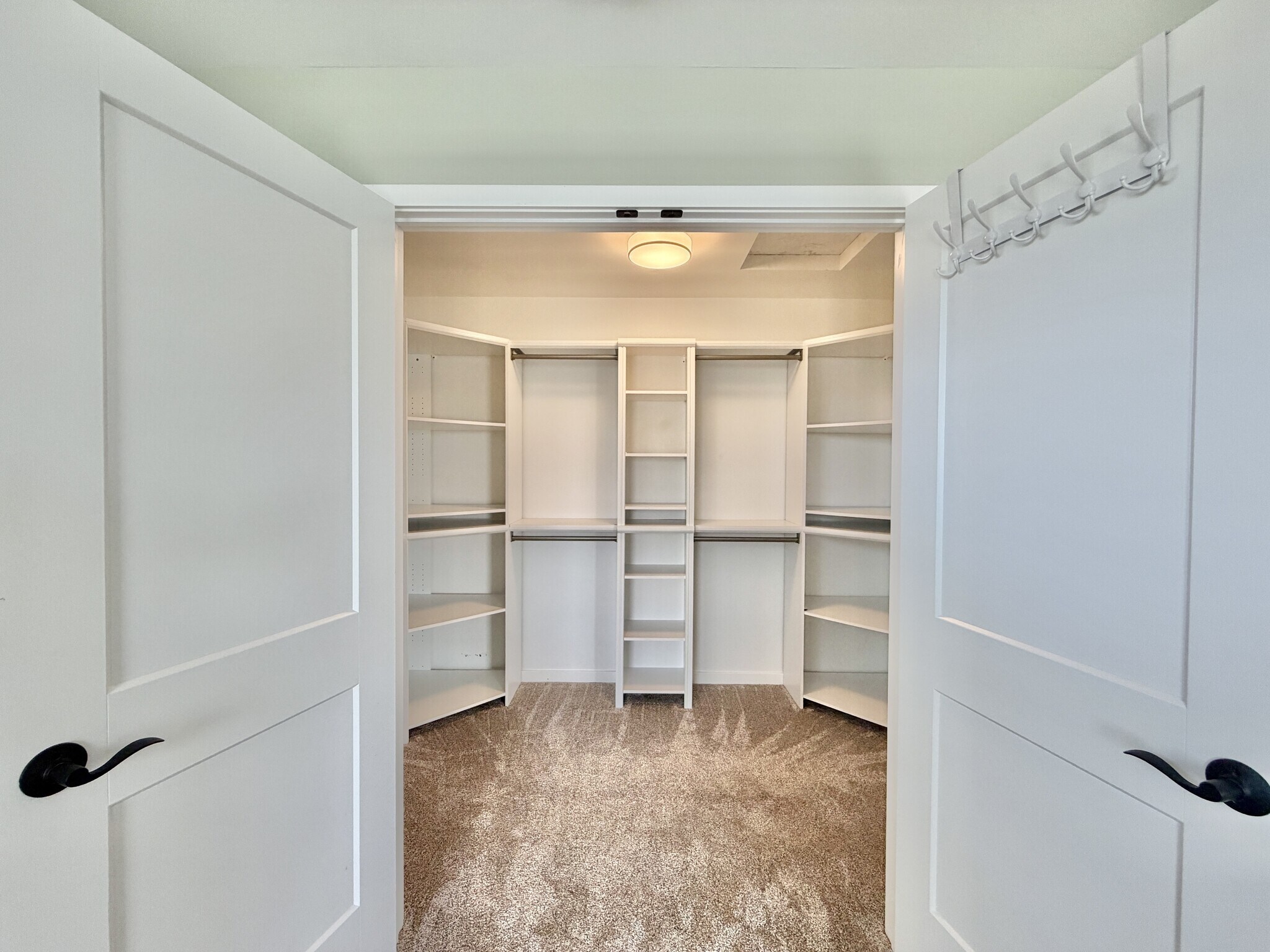 Building Photo - 3184 Warbler Ct