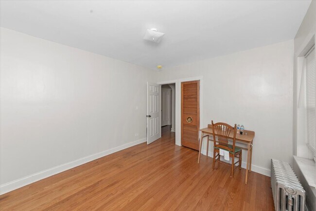 Building Photo - 5701 N Washtenaw Ave