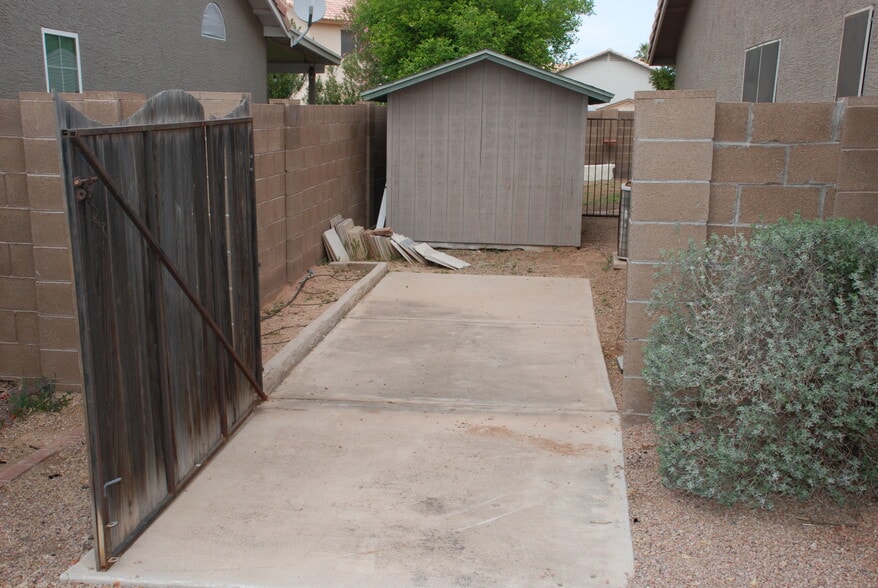 Building Photo - 514 W Laredo Ave