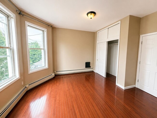 Building Photo - 804 27th St