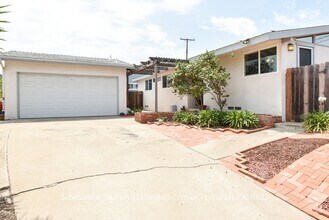 Building Photo - 4 Bedroom, 2 Bath Home with Garage
