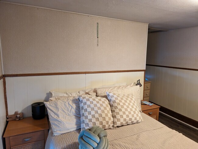 Building Photo - 301 E Eleanor St