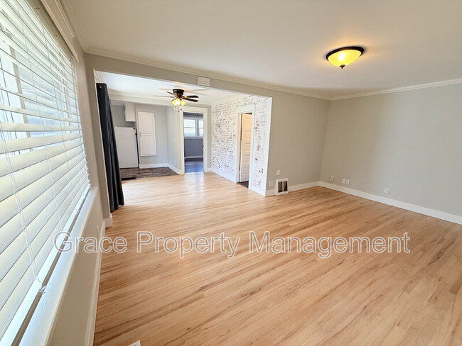 Building Photo - 5685 S Elmwood St