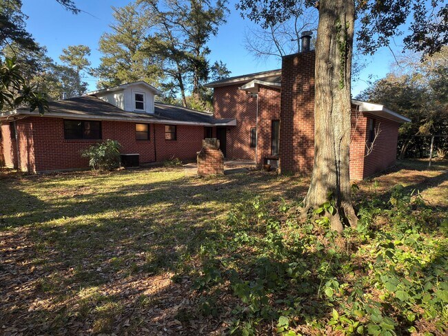 Building Photo - 424 Highland Park Dr