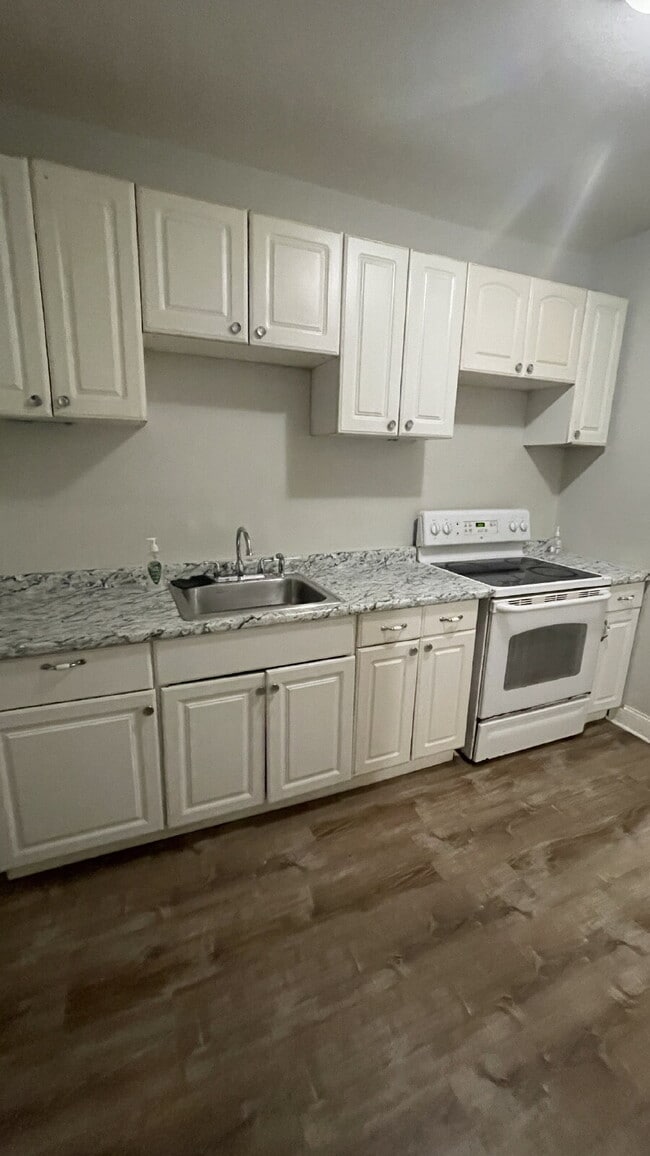 Building Photo - Spacious 4-Bedroom Home with 2 Full Bathrooms – Section 8 Approved and Ready for Move-In!