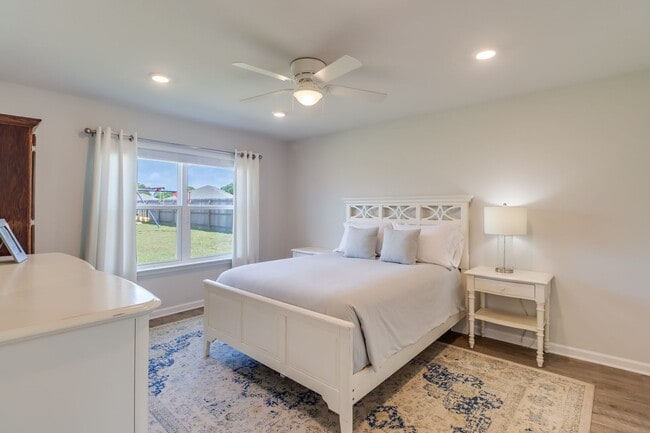 Building Photo - Beautiful 4 bed 2 bath