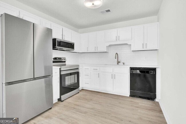 Building Photo - 1010 Mathews Ct