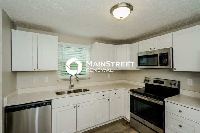 Building Photo - 4 Bedroom Pet-Friendly Home in JEFFERSONVILLE, IN with Main Street Renewal