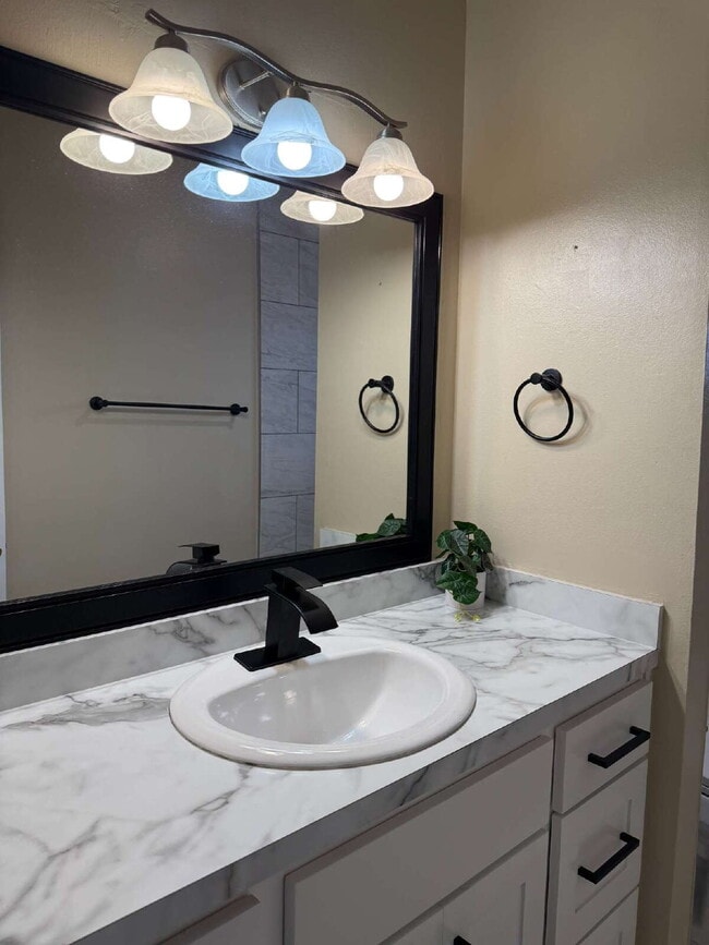 Building Photo - 220 Rio Tinto Dr