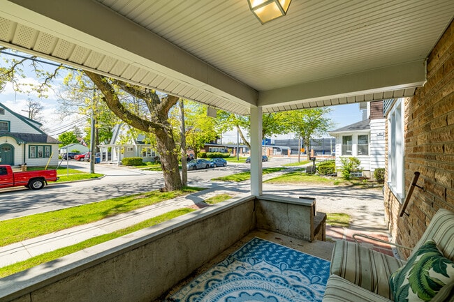 Building Photo - 711 Granger Ave