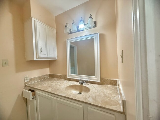 Building Photo - 3602 Brier Gardens Dr