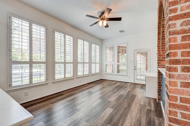 Building Photo - 203 Hazelcrest Dr